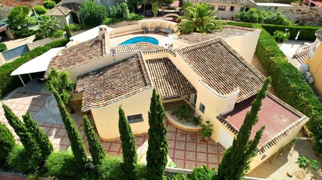 4 soveværelse Villa til salg i Altea med swimmingpool - € 775.000 (Ref: 9494876)