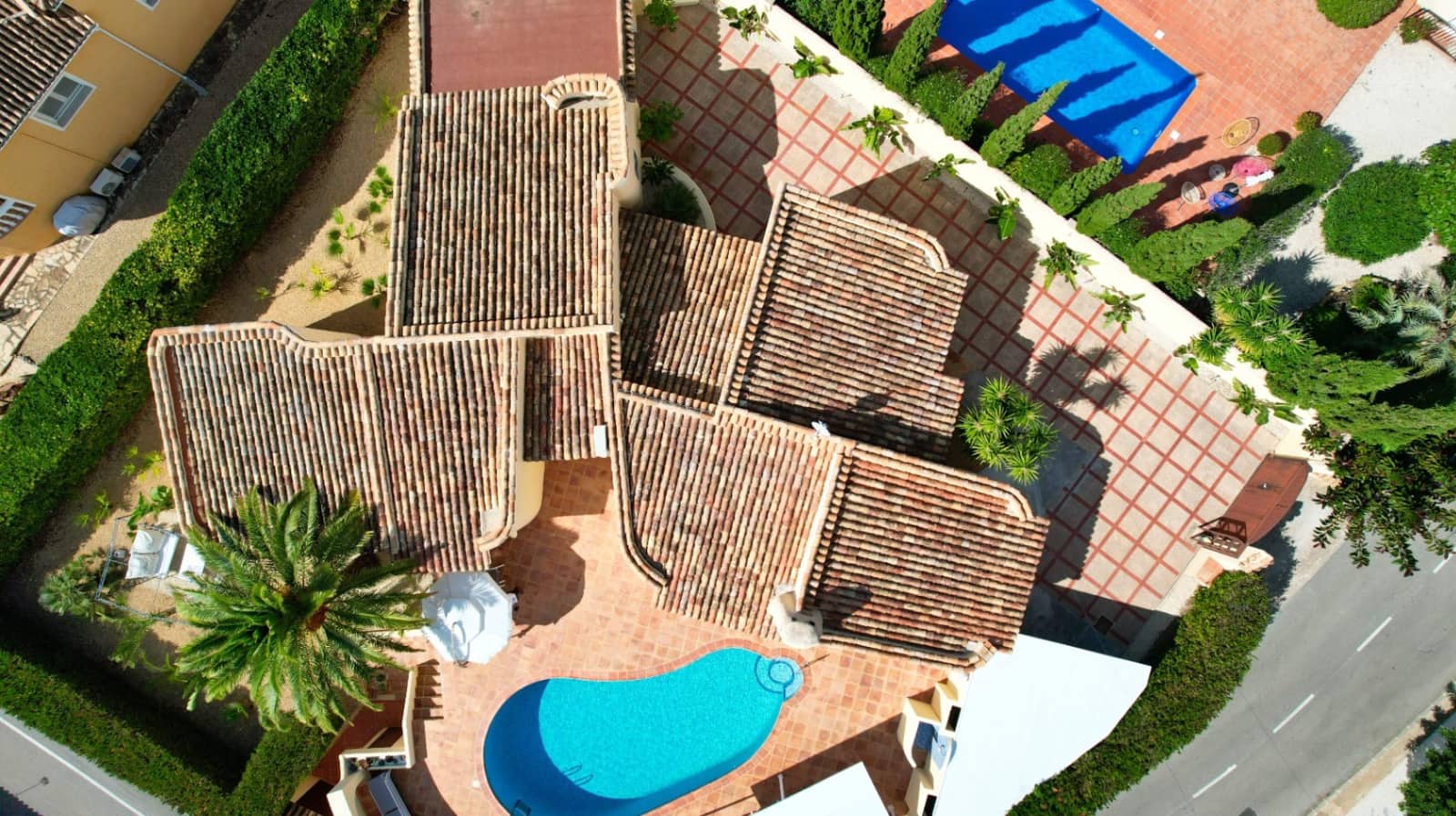 4 sypialnia Willa na sprzedaż w Altea z basenem garażem - 775 000 € (Ref: 9494876)