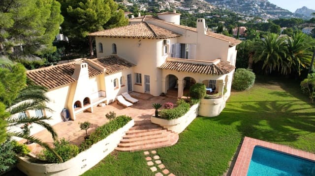 5 sypialnia Willa na sprzedaż w Altea z basenem garażem - 1 195 000 € (Ref: 9494877)