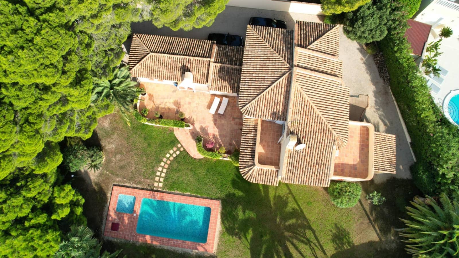 5 sypialnia Willa na sprzedaż w Altea z basenem garażem - 1 195 000 € (Ref: 9494877)