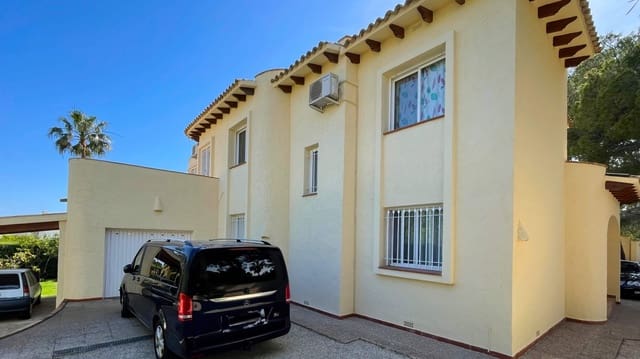 5 sypialnia Willa na sprzedaż w Altea z basenem garażem - 1 195 000 € (Ref: 9494877)