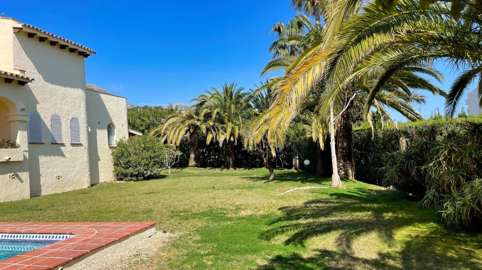 5 sypialnia Willa na sprzedaż w Altea z basenem garażem - 1 195 000 € (Ref: 9494877)