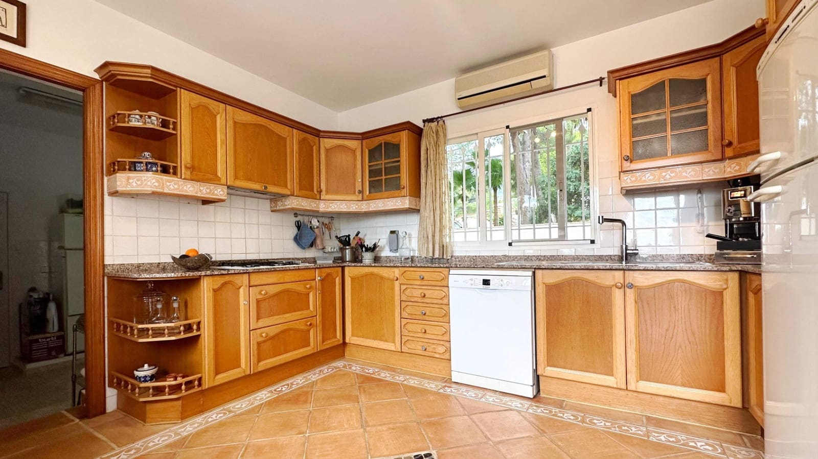 5 sypialnia Willa na sprzedaż w Altea z basenem garażem - 1 195 000 € (Ref: 9494877)