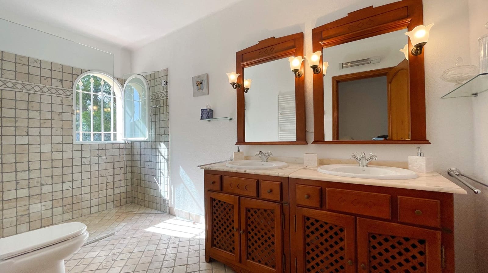 5 sypialnia Willa na sprzedaż w Altea z basenem garażem - 1 195 000 € (Ref: 9494877)