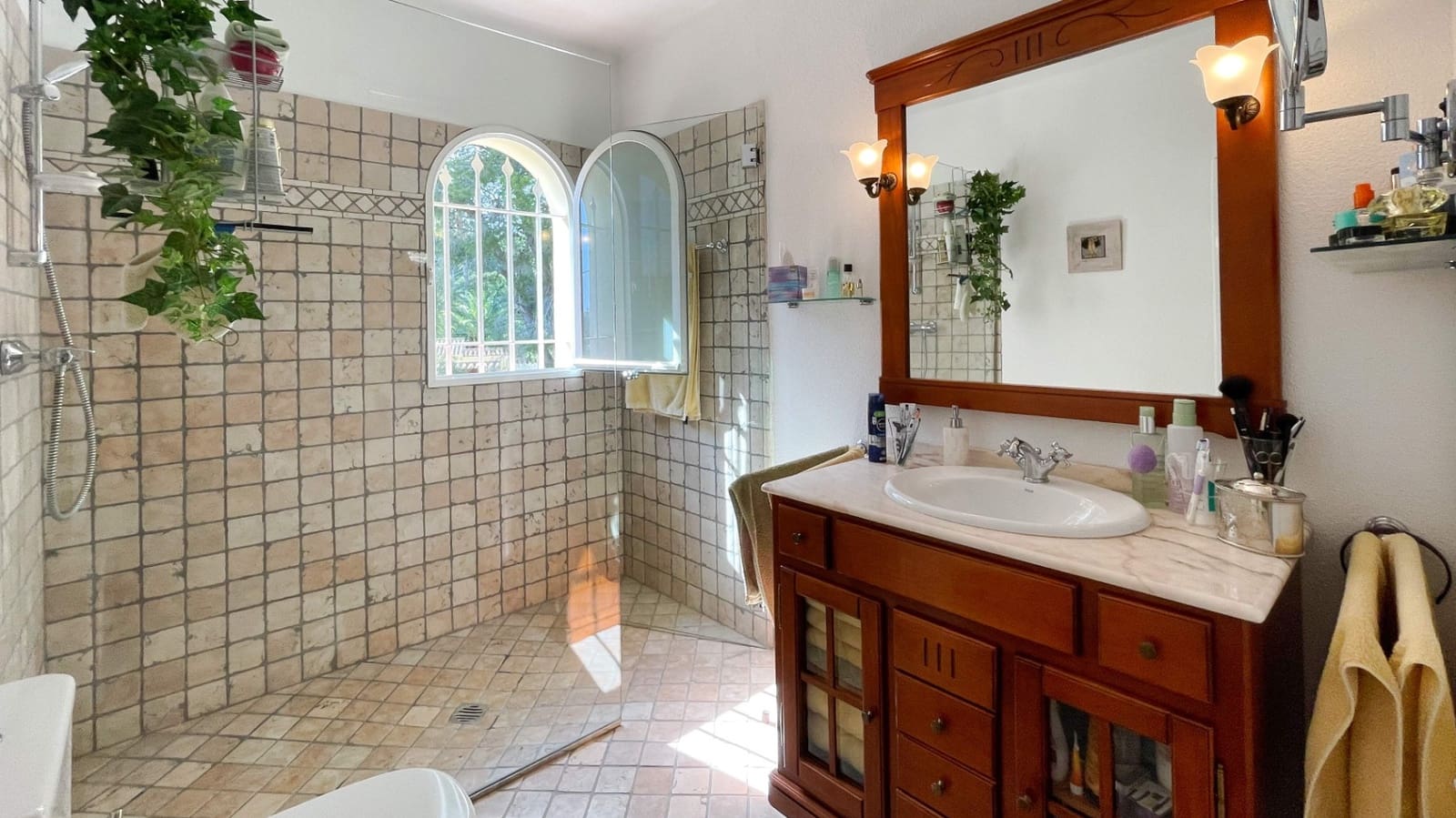 5 sypialnia Willa na sprzedaż w Altea z basenem garażem - 1 195 000 € (Ref: 9494877)