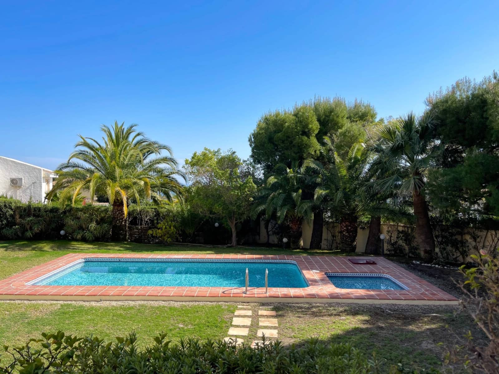 5 sypialnia Willa na sprzedaż w Altea z basenem garażem - 1 195 000 € (Ref: 9494877)