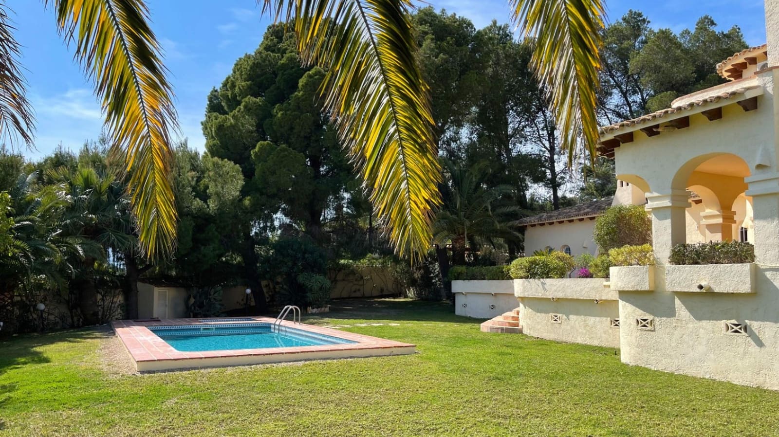 5 sypialnia Willa na sprzedaż w Altea z basenem garażem - 1 195 000 € (Ref: 9494877)