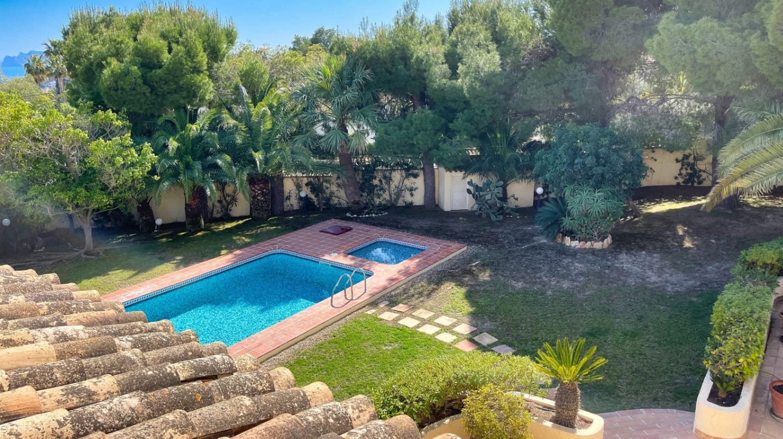 5 sypialnia Willa na sprzedaż w Altea z basenem garażem - 1 195 000 € (Ref: 9494877)