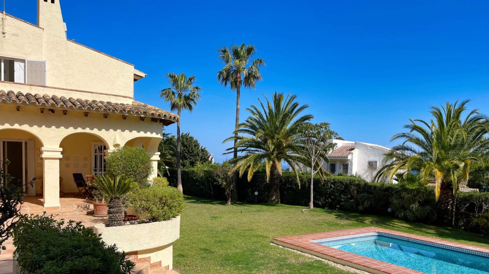 5 sypialnia Willa na sprzedaż w Altea z basenem garażem - 1 195 000 € (Ref: 9494877)