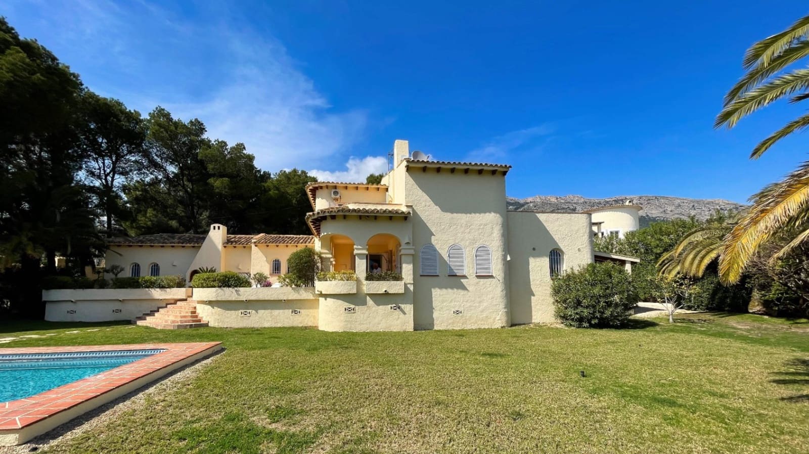 5 sypialnia Willa na sprzedaż w Altea z basenem garażem - 1 195 000 € (Ref: 9494877)