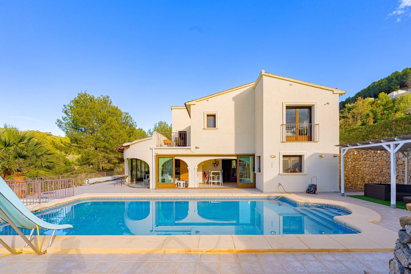 5 bedroom Villa for sale in Jalon / Xalo with pool - € 660,000 (Ref: 9494878)
