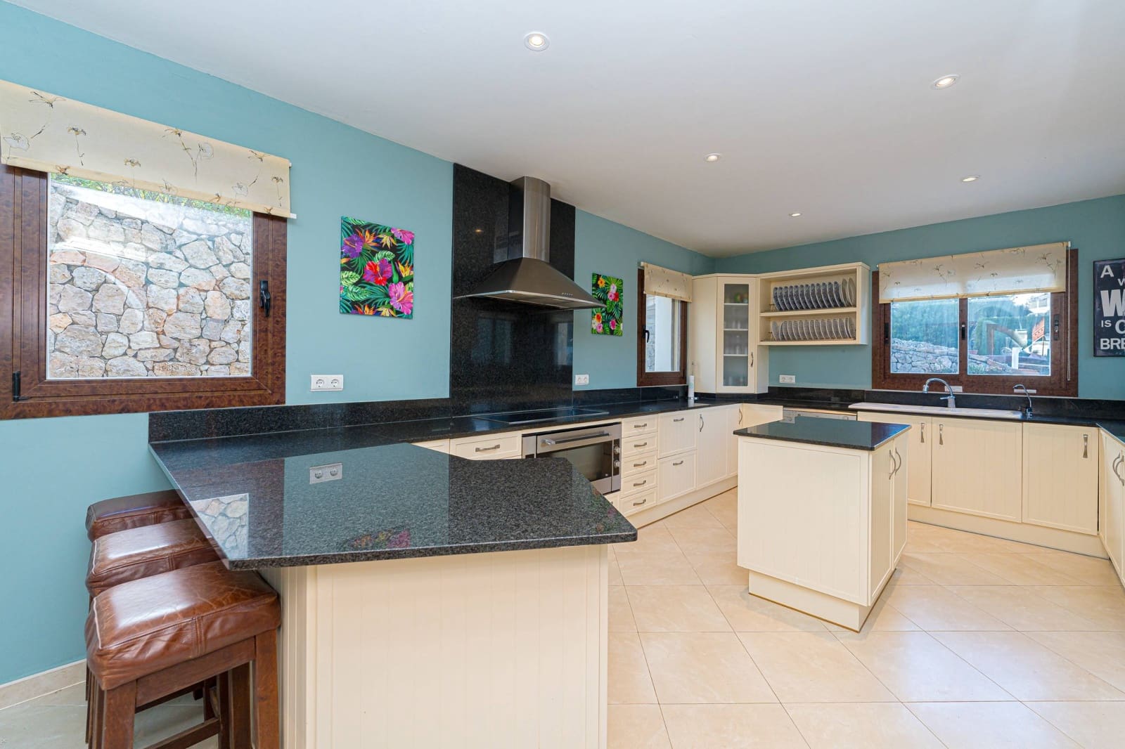 5 bedroom Villa for sale in Jalon / Xalo with pool - € 660,000 (Ref: 9494878)