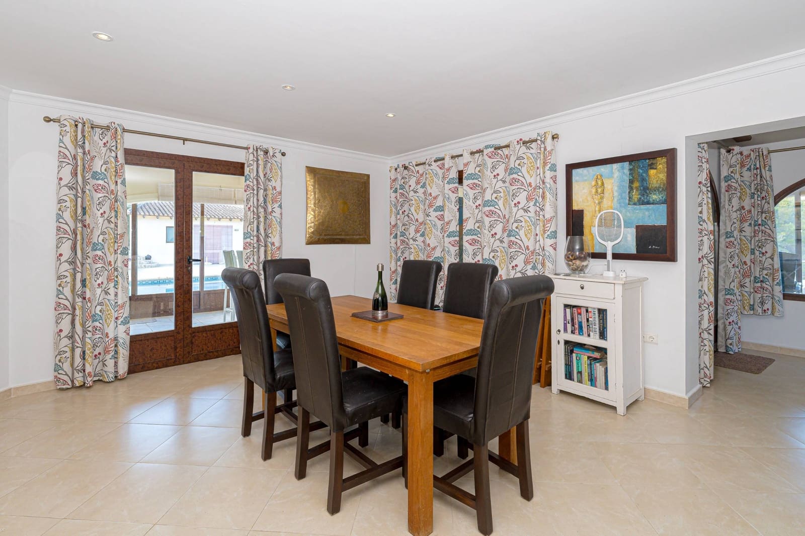 5 bedroom Villa for sale in Jalon / Xalo with pool - € 660,000 (Ref: 9494878)