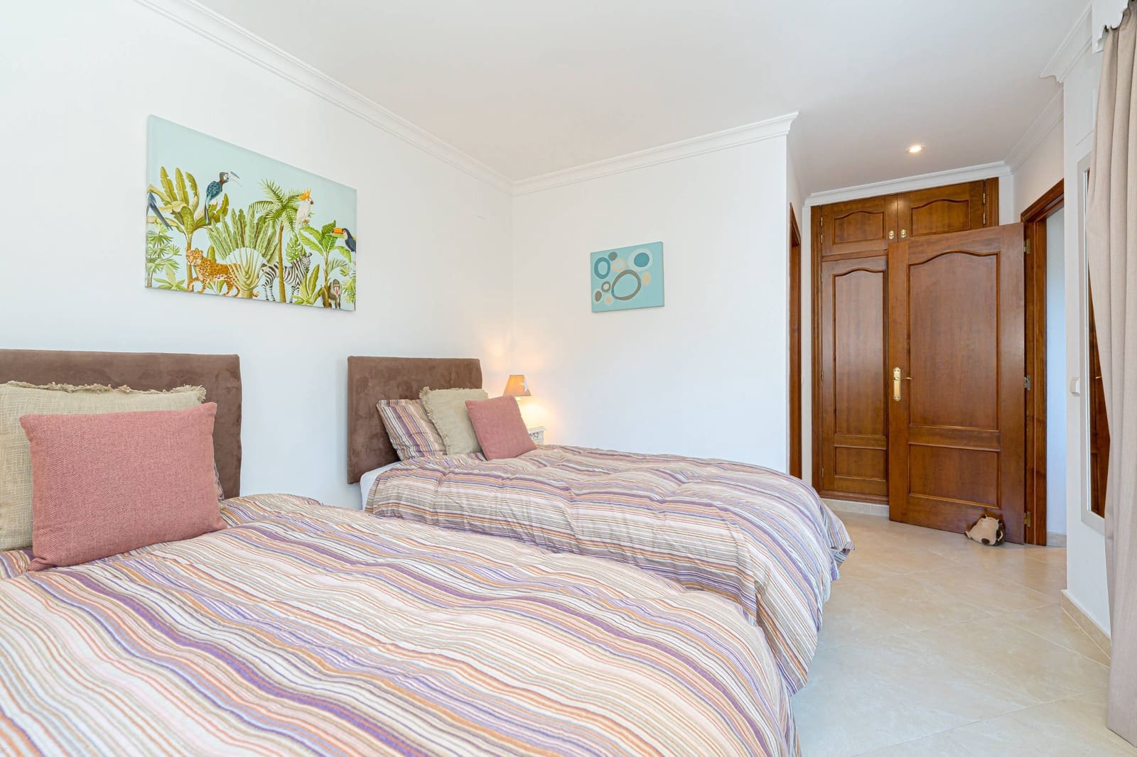 5 bedroom Villa for sale in Jalon / Xalo with pool - € 660,000 (Ref: 9494878)