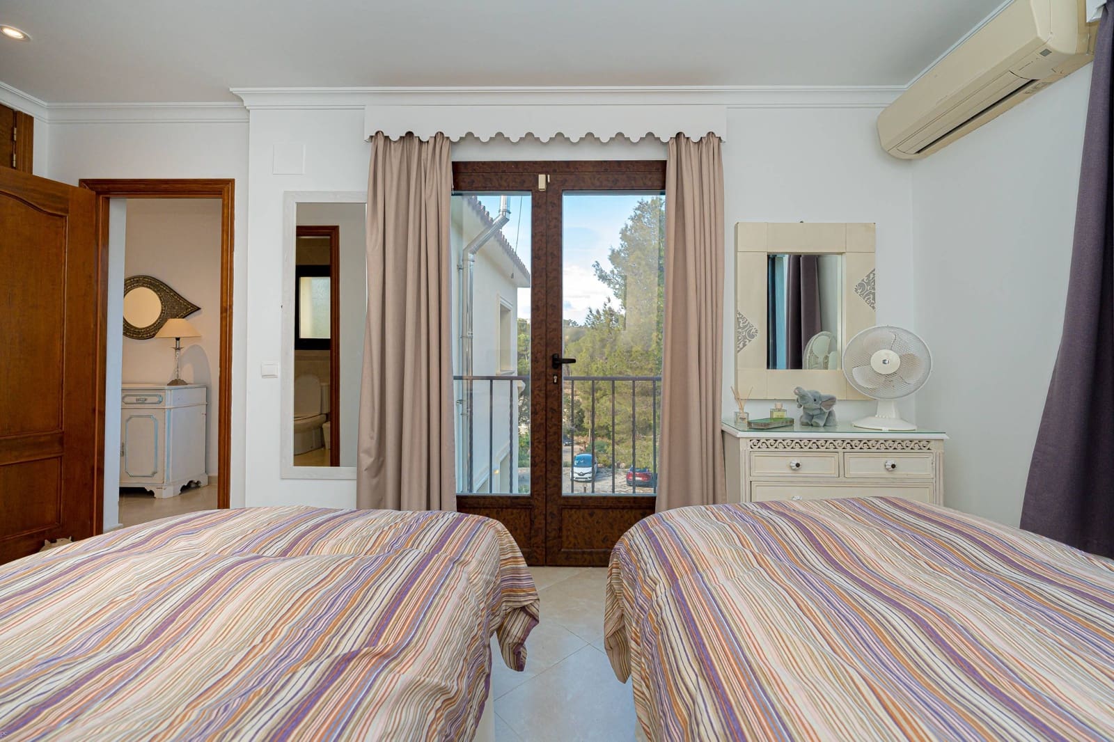 5 bedroom Villa for sale in Jalon / Xalo with pool - € 660,000 (Ref: 9494878)