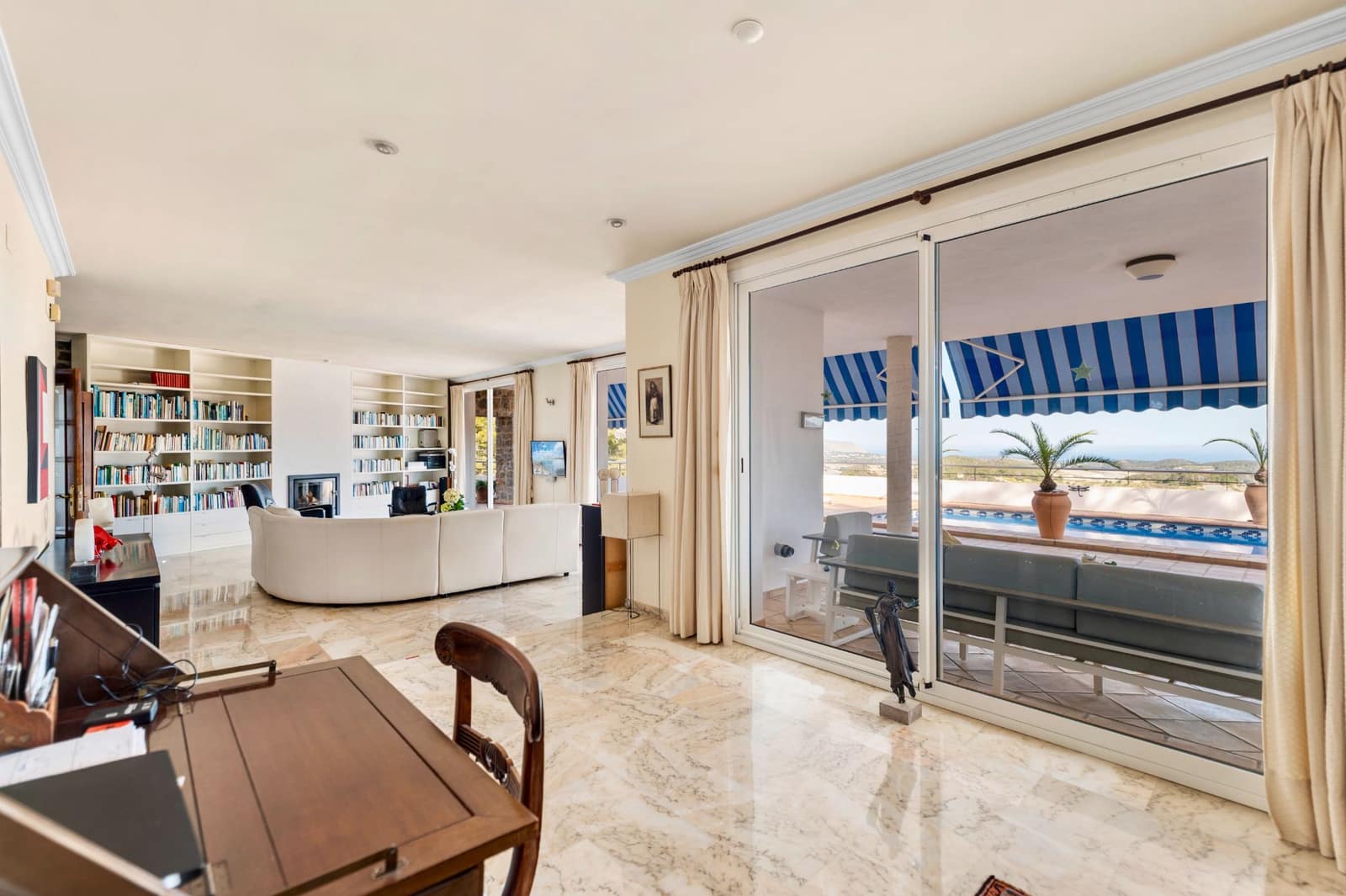 5 soveværelse Villa til salg i Callosa d'En Sarria med swimmingpool garage - € 890.000 (Ref: 9494881)