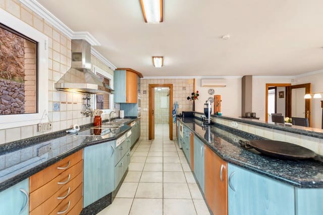 5 soveværelse Villa til salg i Callosa d'En Sarrià med swimmingpool garage - € 890.000 (Ref: 9494881)