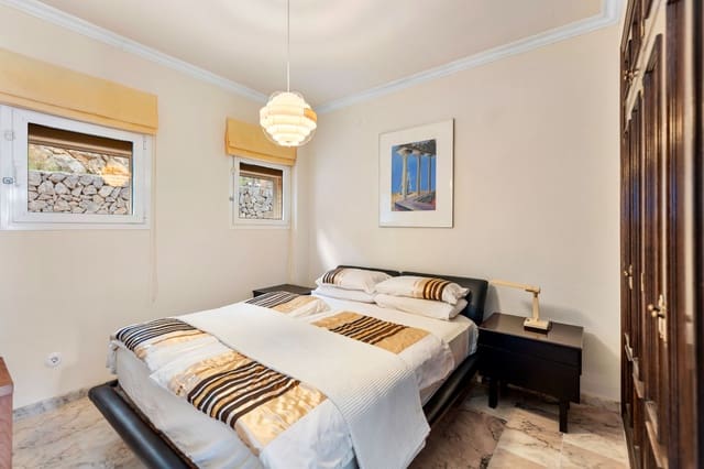 5 soveværelse Villa til salg i Callosa d'En Sarrià med swimmingpool garage - € 890.000 (Ref: 9494881)