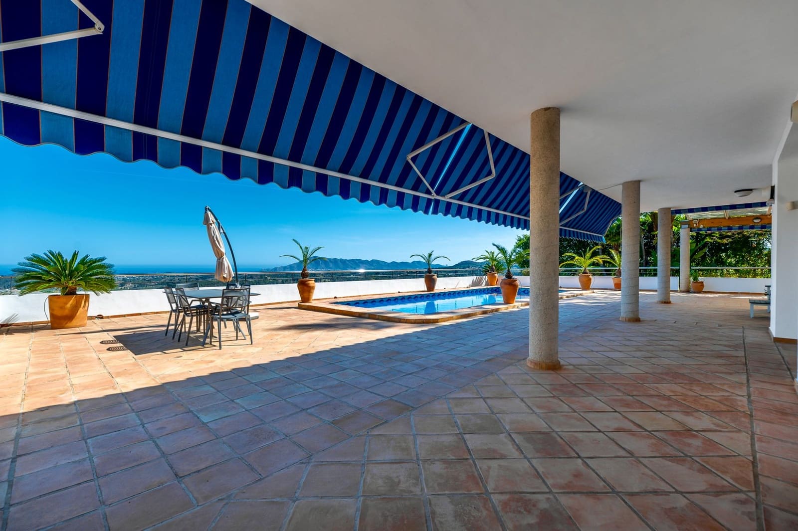 5 soveværelse Villa til salg i Callosa d'En Sarria med swimmingpool garage - € 890.000 (Ref: 9494881)