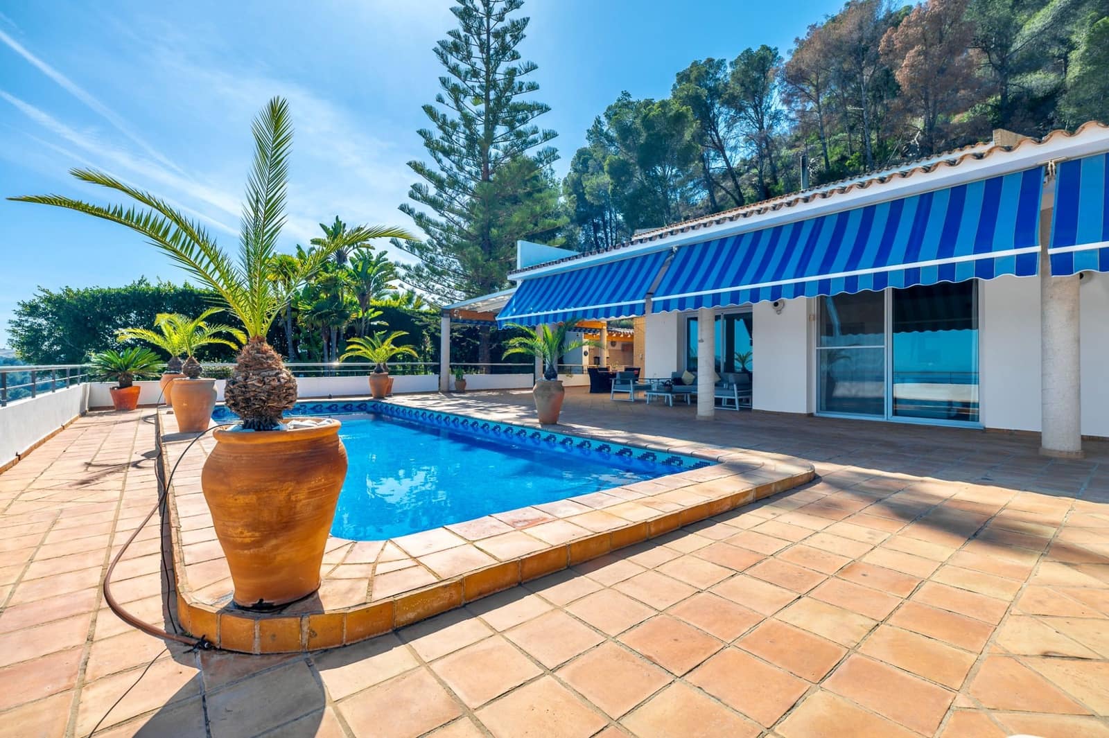 5 soveværelse Villa til salg i Callosa d'En Sarria med swimmingpool garage - € 890.000 (Ref: 9494881)