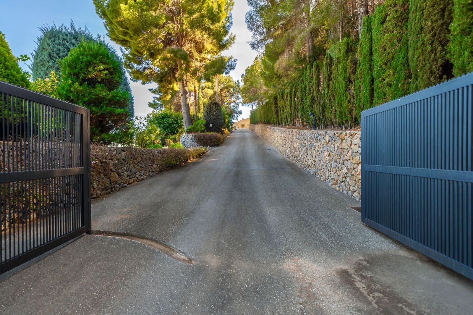 5 soveværelse Villa til salg i Callosa d'En Sarria med swimmingpool garage - € 890.000 (Ref: 9494881)