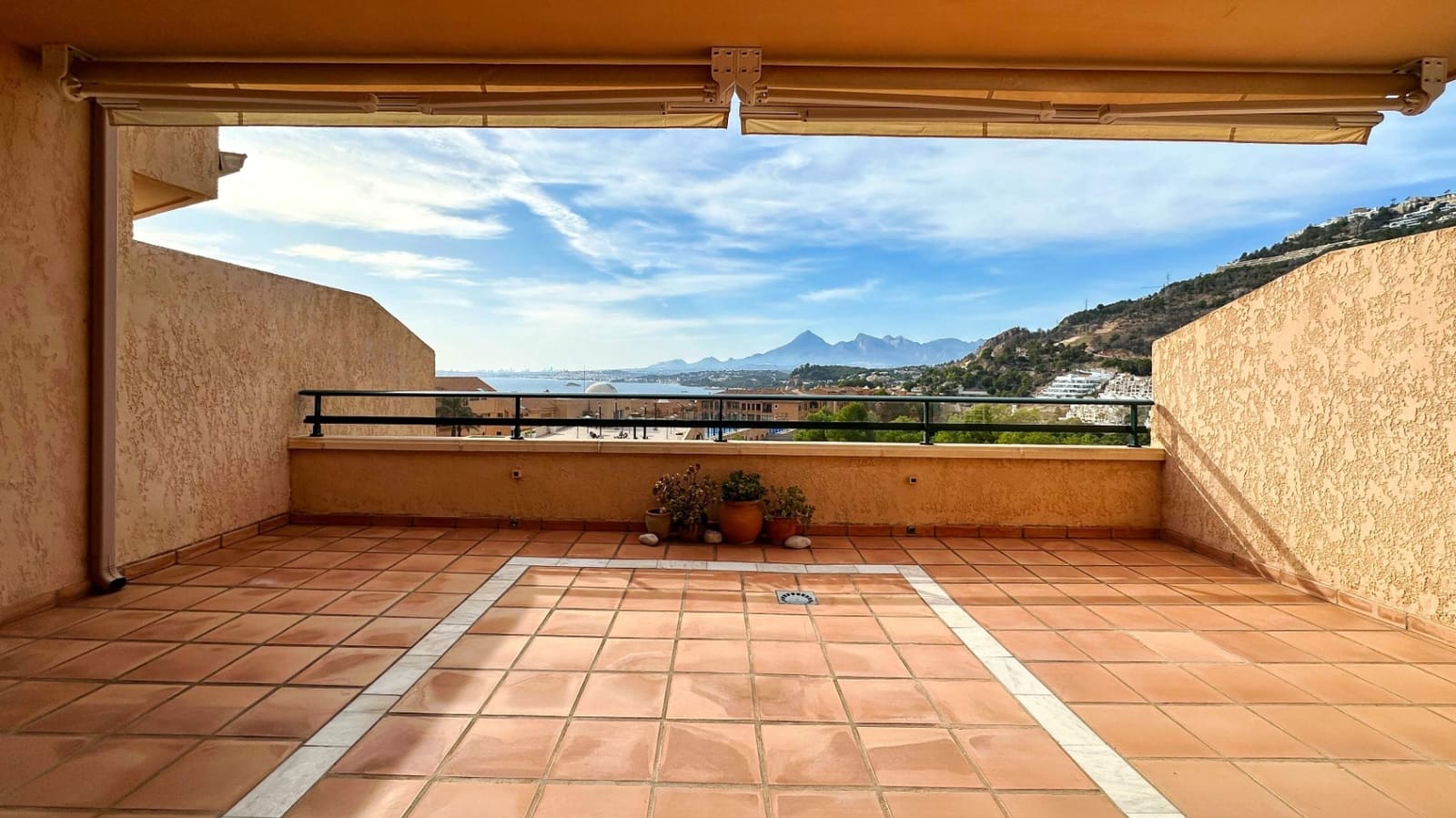 2 bedroom Apartment for sale in Altea with pool garage - € 299,000 (Ref: 9494882)