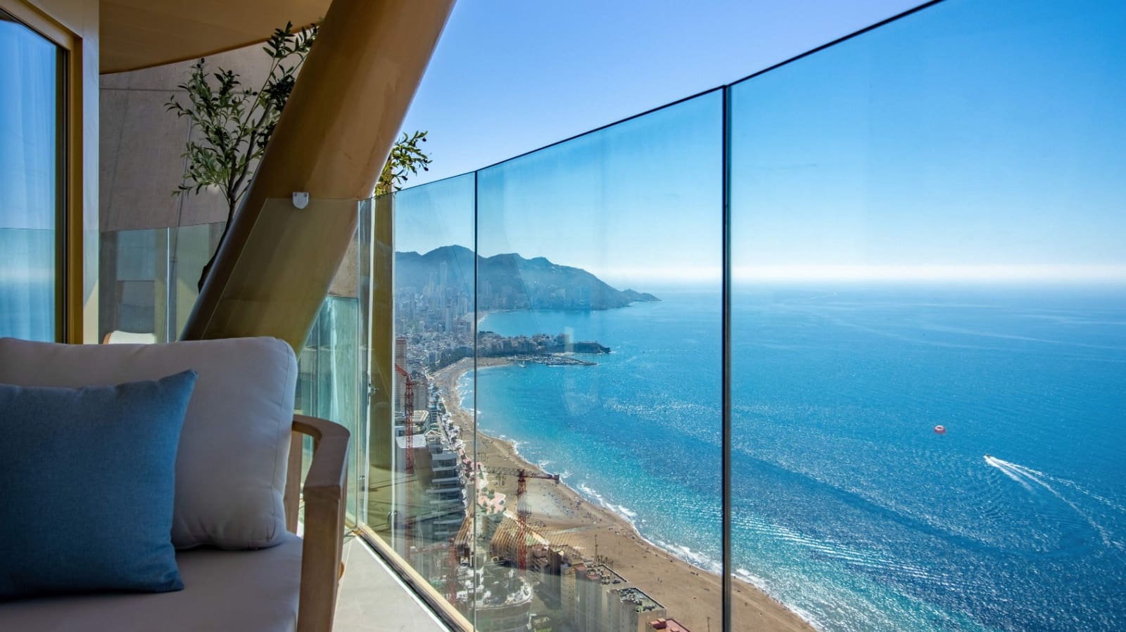 3 bedroom Apartment for sale in Benidorm with pool garage - € 1,785,000 (Ref: 9494883)