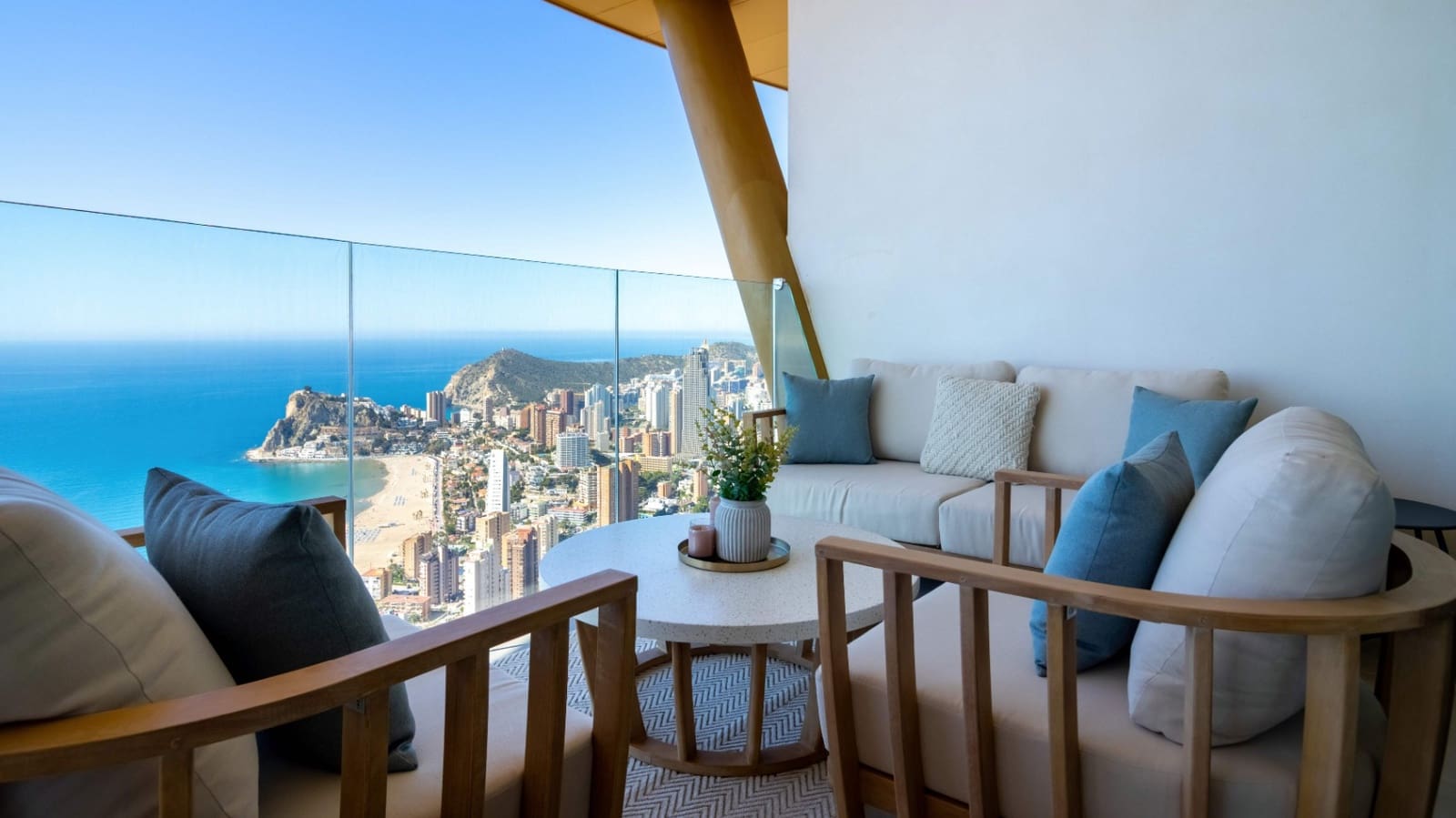 3 bedroom Apartment for sale in Benidorm with pool garage - € 1,785,000 (Ref: 9494883)
