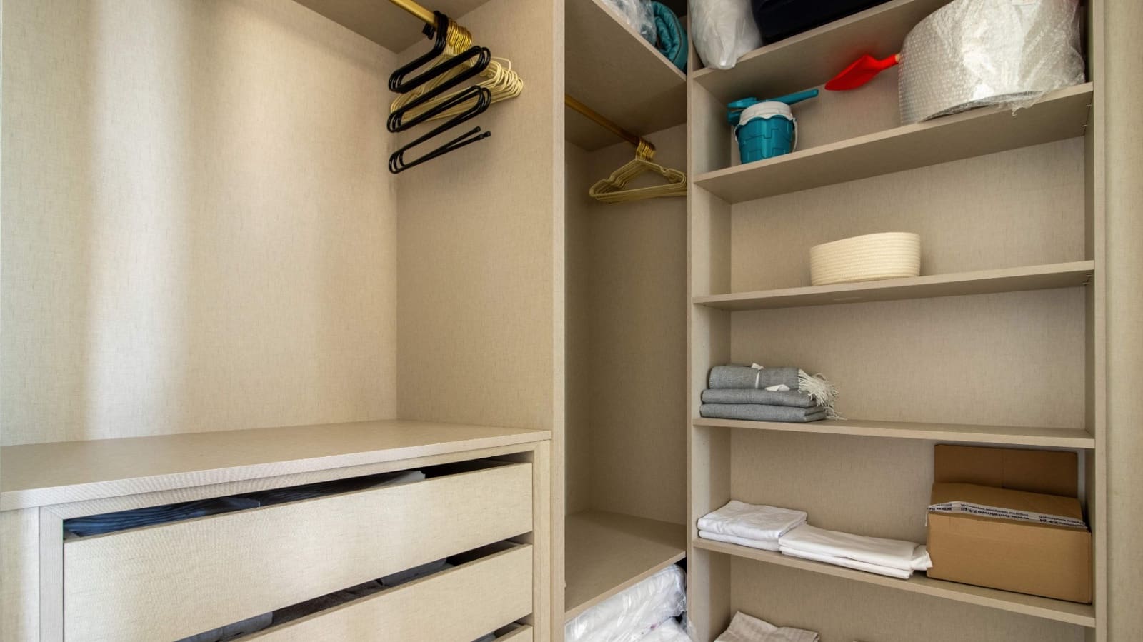 3 bedroom Apartment for sale in Benidorm with pool garage - € 1,785,000 (Ref: 9494883)