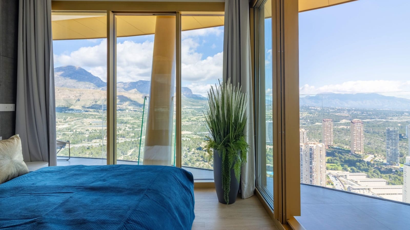 3 bedroom Apartment for sale in Benidorm with pool garage - € 1,785,000 (Ref: 9494883)