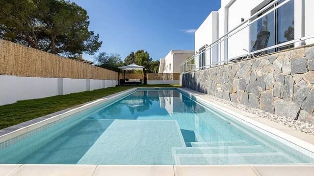 4 bedroom Villa for sale in Altea with pool garage - € 975,000 (Ref: 9494884)