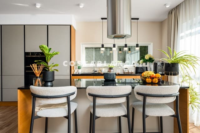 4 soveværelse Villa til salg i Calpe / Calp med swimmingpool garage - € 1.090.000 (Ref: 9494885)