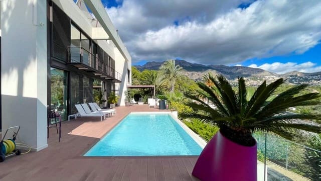 4 sypialnia Willa na sprzedaż w Altea z basenem garażem - 1 800 000 € (Ref: 9494887)