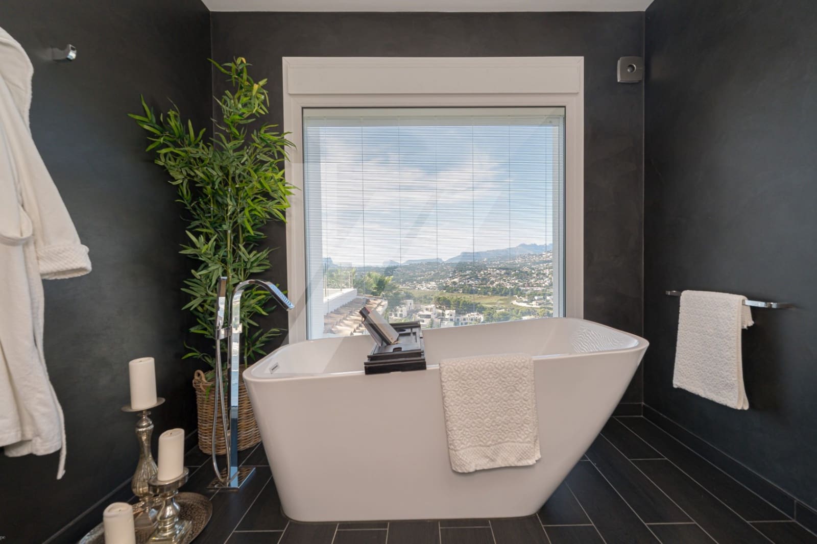 5 bedroom Villa for sale in Moraira with pool garage - € 2,495,000 (Ref: 9494889)