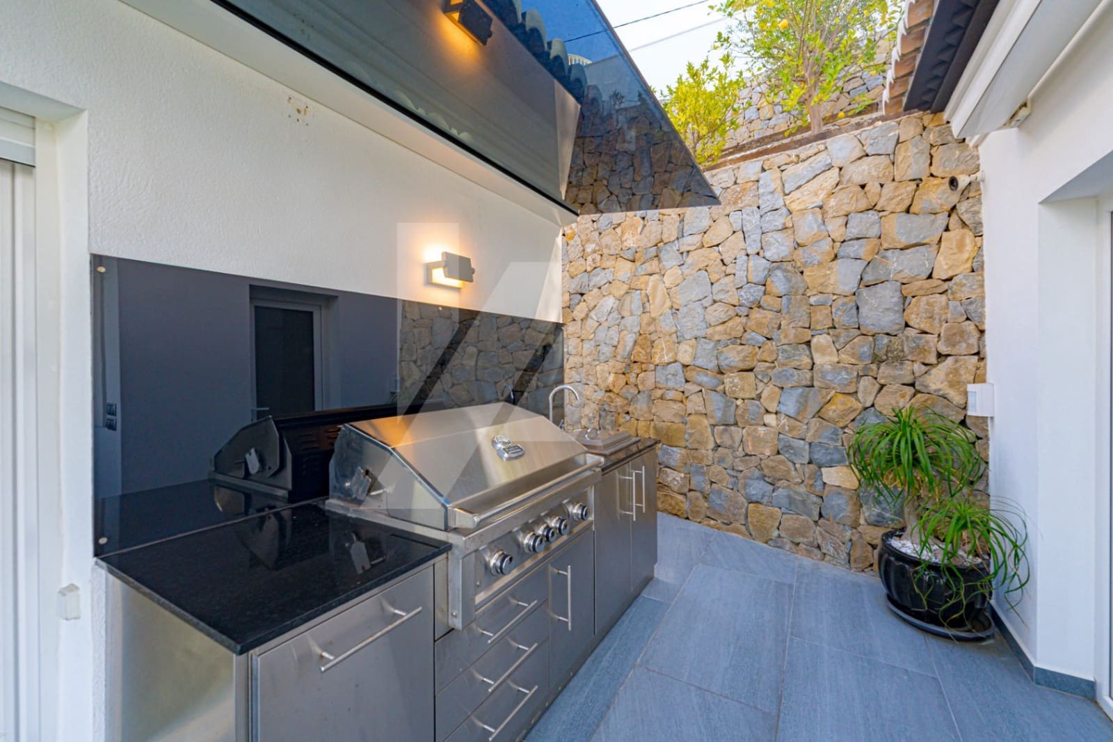 5 bedroom Villa for sale in Moraira with pool garage - € 2,495,000 (Ref: 9494889)