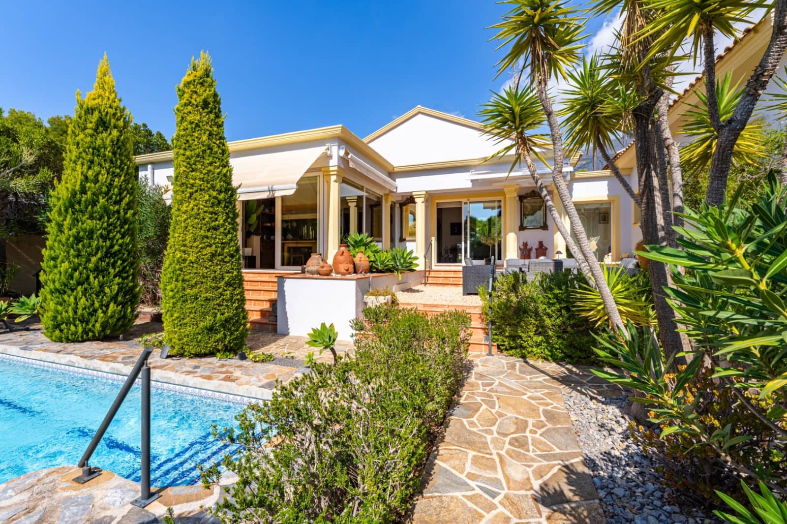 4 bedroom Villa for sale in Altea with pool garage - € 775,000 (Ref: 9494890)