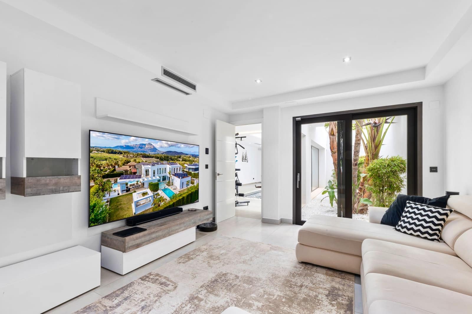 5 bedroom Villa for sale in Javea / Xabia with pool garage - € 2,350,000 (Ref: 9494891)