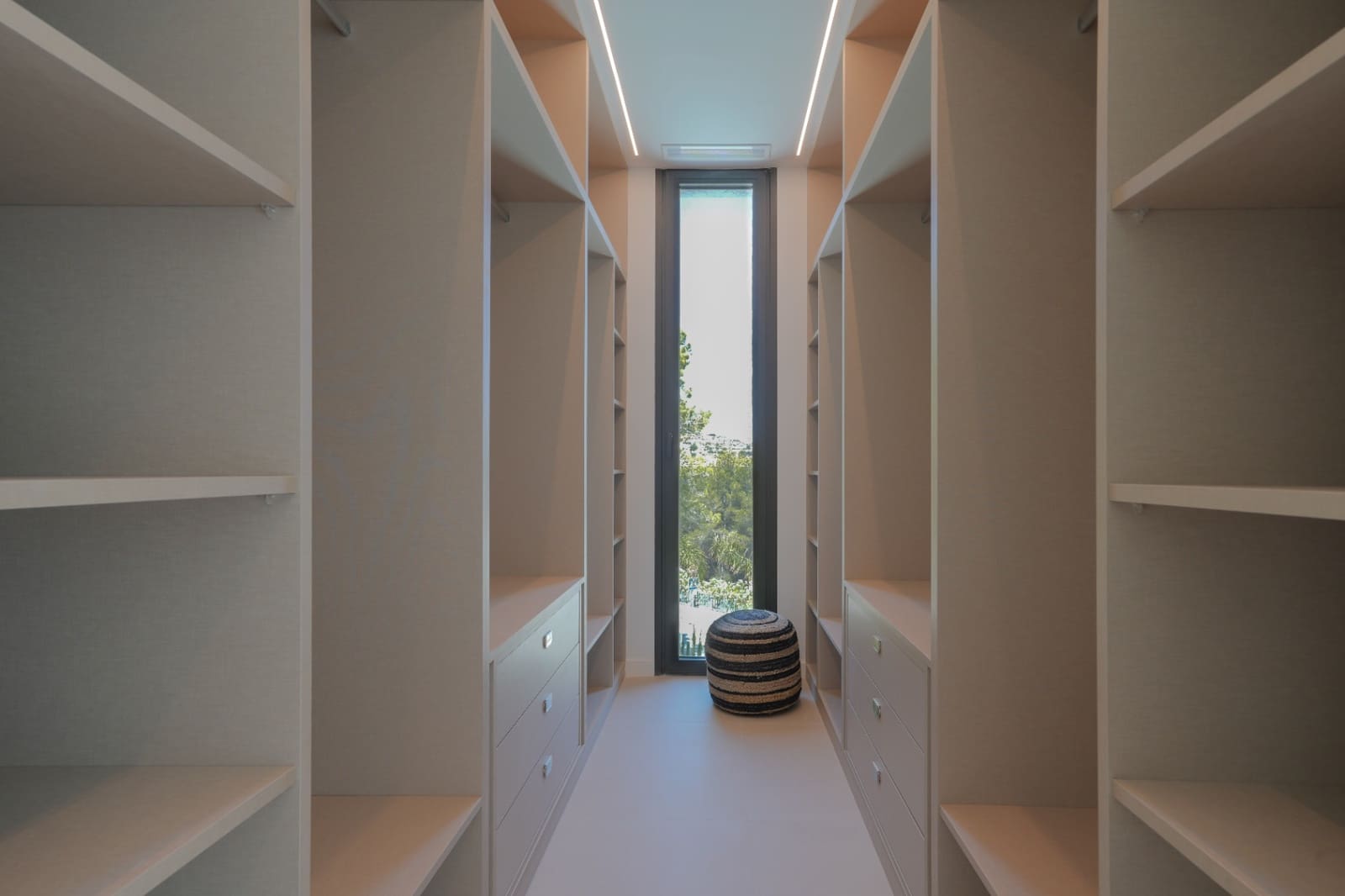 4 bedroom Villa for sale in Moraira with pool - € 1,499,000 (Ref: 9494892)