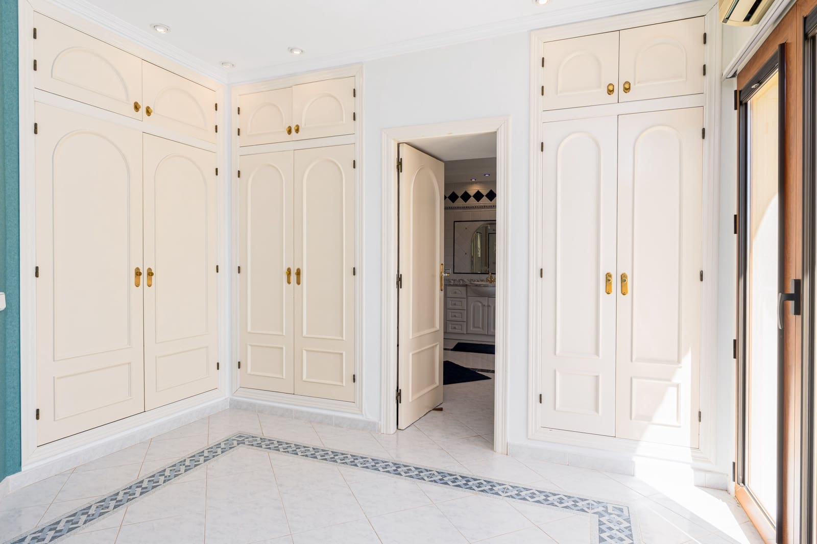 4 chambre Villa/Maison à vendre à Calpe / Calp avec piscine garage - 849 000 € (Ref: 9494895)