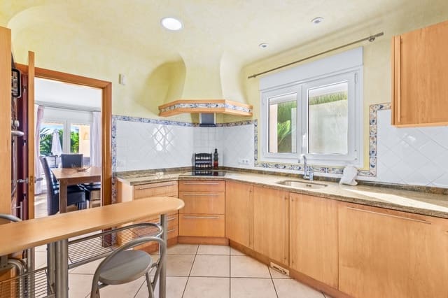 3 soveværelse Villa til salg i Benissa med swimmingpool garage - € 895.000 (Ref: 9494896)