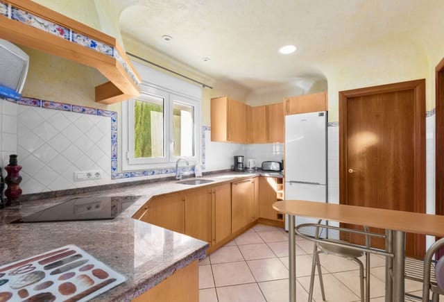 3 soveværelse Villa til salg i Benissa med swimmingpool garage - € 895.000 (Ref: 9494896)