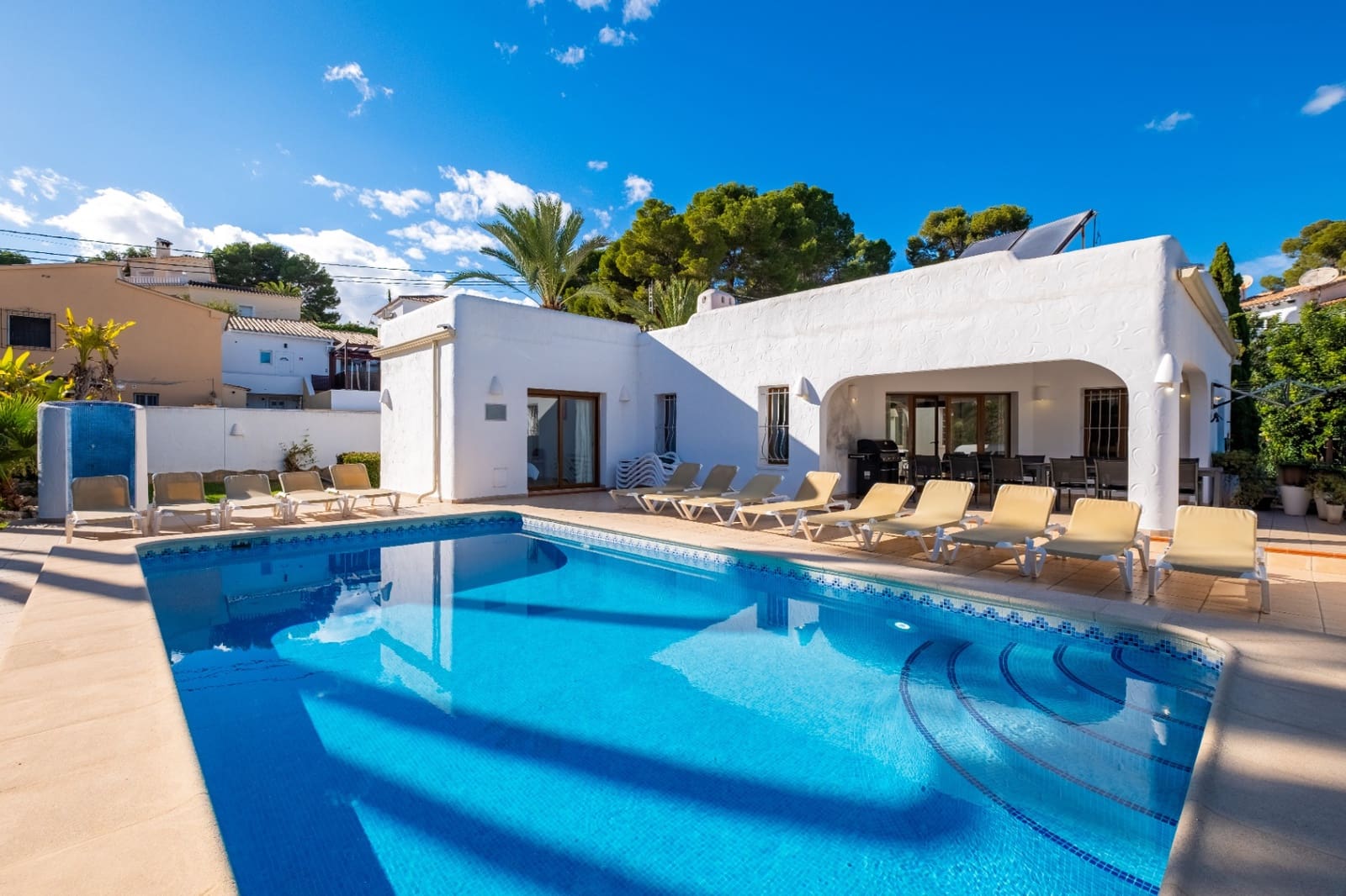 10 bedroom Villa for sale in Moraira with pool garage - € 895,000 (Ref: 9494897)