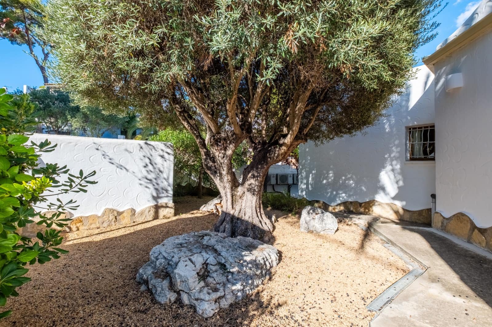 10 bedroom Villa for sale in Moraira with pool garage - € 895,000 (Ref: 9494897)