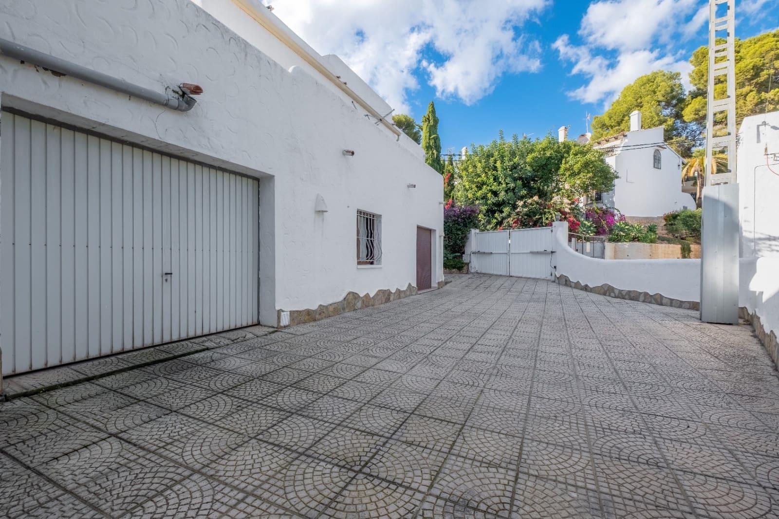 10 bedroom Villa for sale in Moraira with pool garage - € 895,000 (Ref: 9494897)