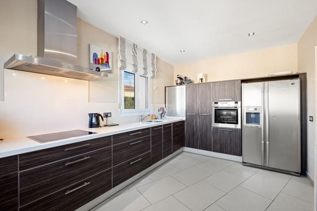 3 bedroom Villa for sale in Calpe / Calp with pool garage - € 995,000 (Ref: 9494898)