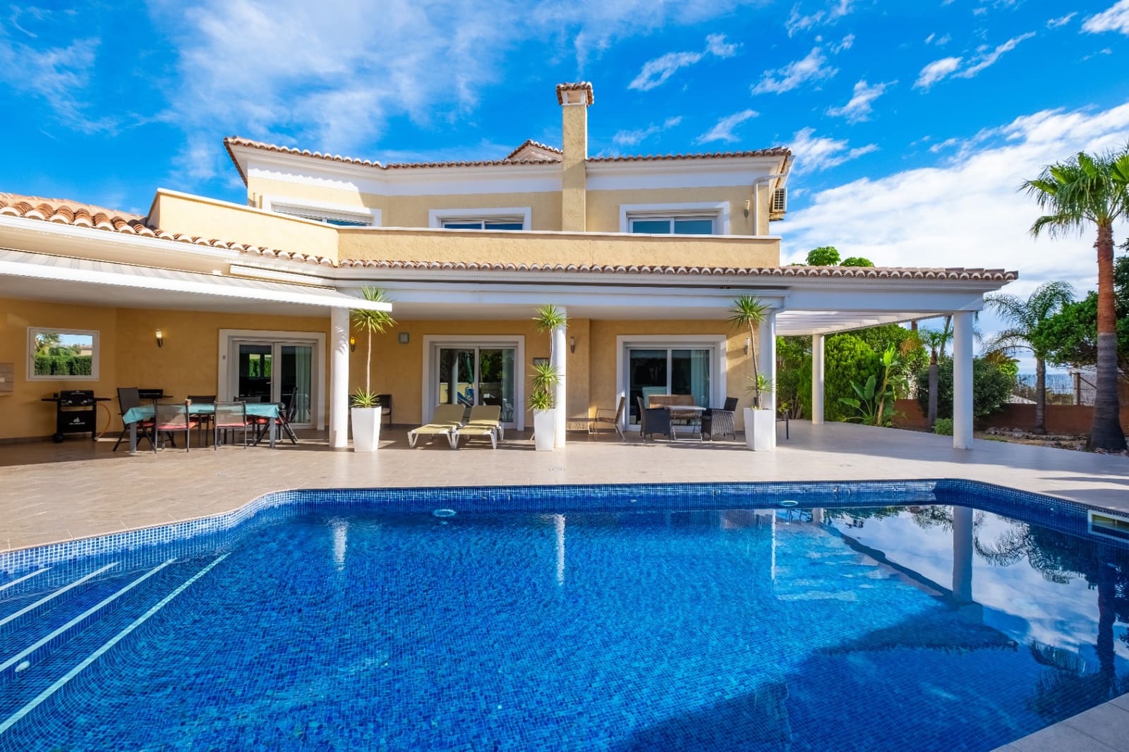 3 bedroom Villa for sale in Calpe / Calp with pool garage - € 995,000 (Ref: 9494898)