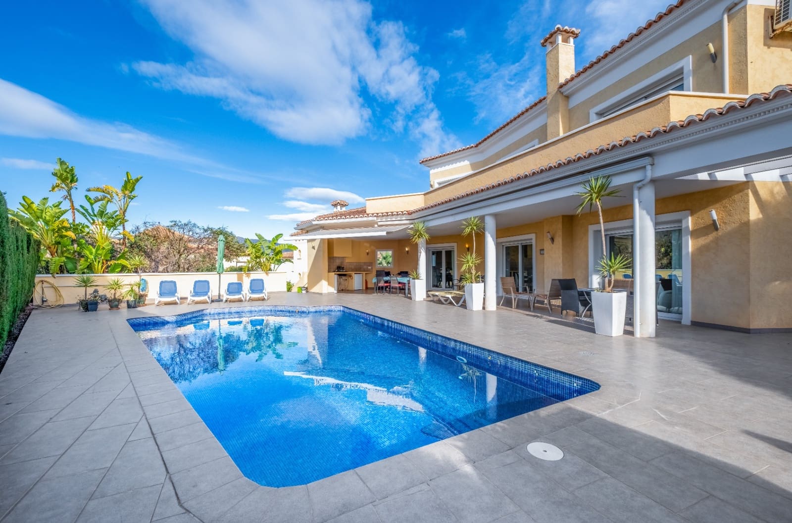 3 bedroom Villa for sale in Calpe / Calp with pool garage - € 995,000 (Ref: 9494898)