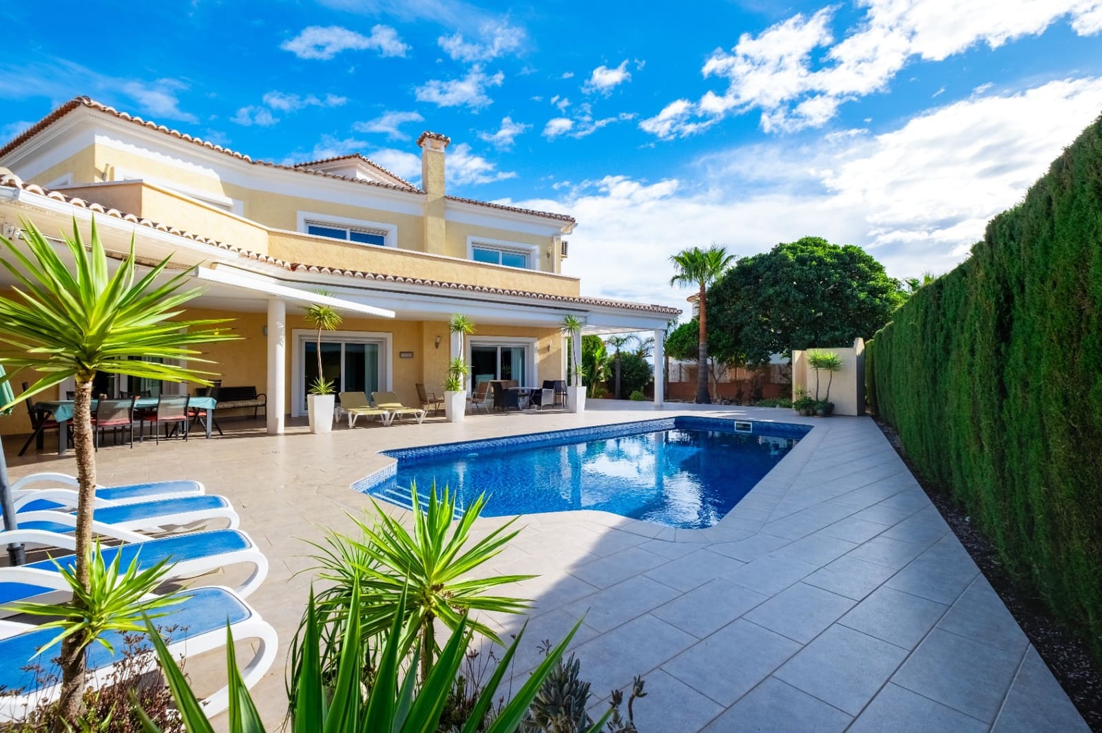 3 bedroom Villa for sale in Calpe / Calp with pool garage - € 995,000 (Ref: 9494898)