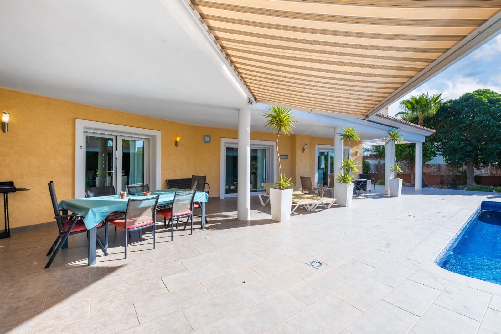 3 bedroom Villa for sale in Calpe / Calp with pool garage - € 995,000 (Ref: 9494898)