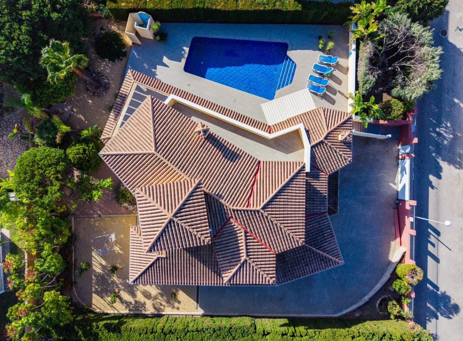 3 bedroom Villa for sale in Calpe / Calp with pool garage - € 995,000 (Ref: 9494898)